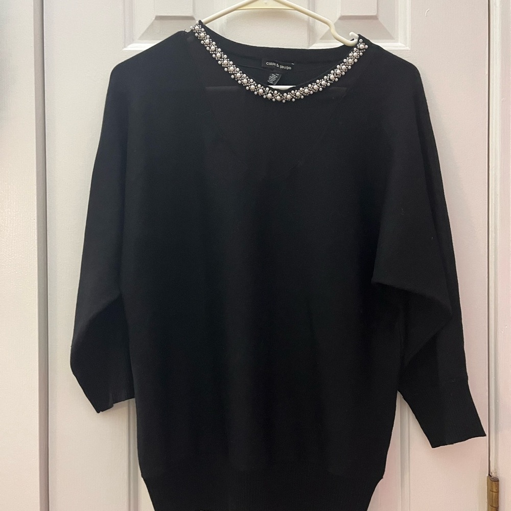 Cable & Gauge Black Crew Neck Sweater with Elegant Detail